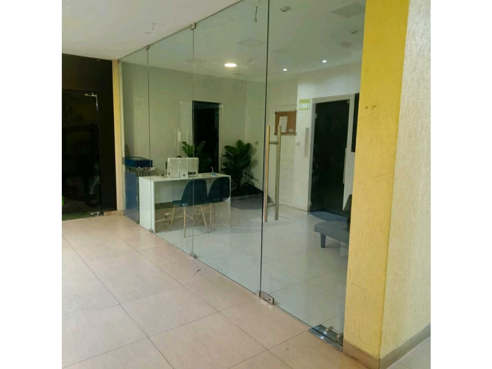 VENTA DE LOCAL COMERCIAL VIA A LA COSTA, LAGUNA PLAZA — foto 2
