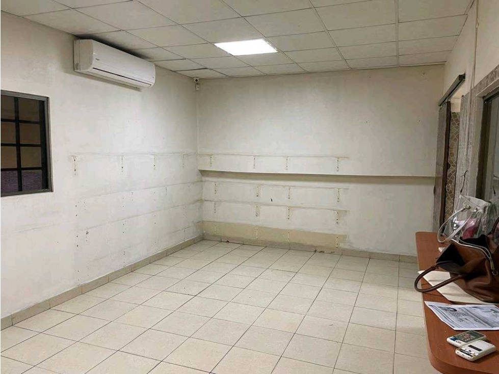 Venta de local de 300 mts en Parque lefevre - 6