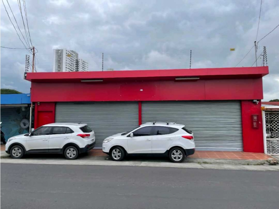 Venta de local de 300 mts en Parque lefevre - 1