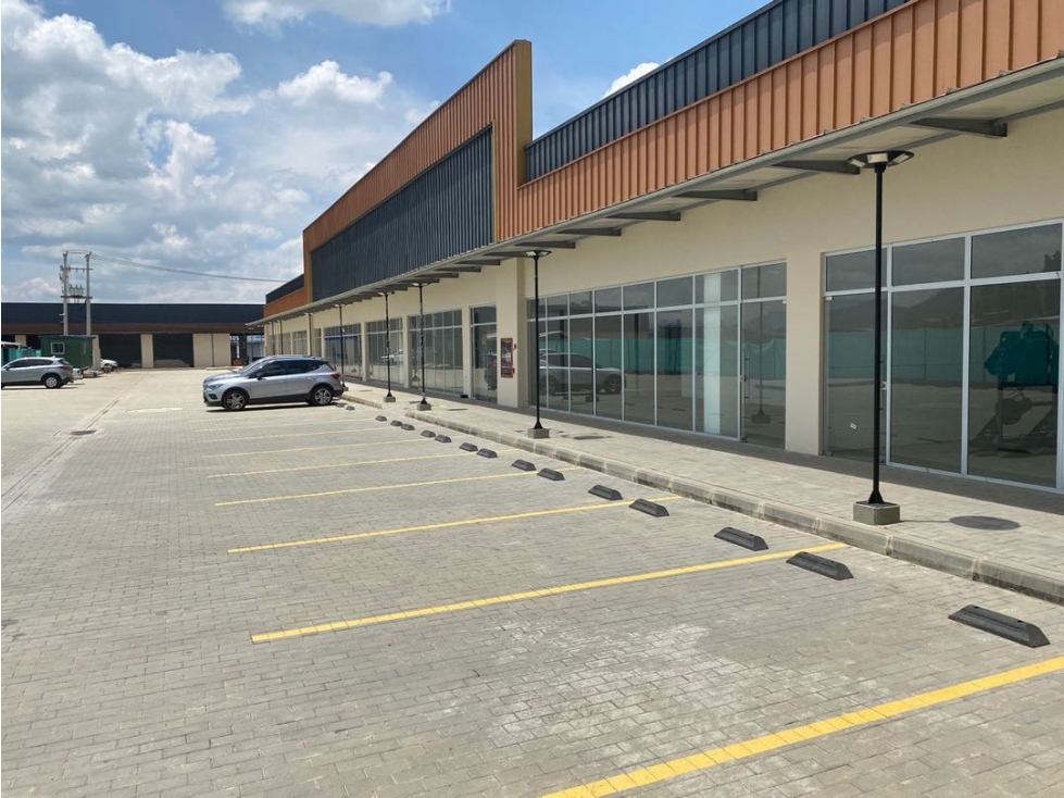 Venta o arriendo de locales/bodega en centro comercial de Zipaquirá - 1