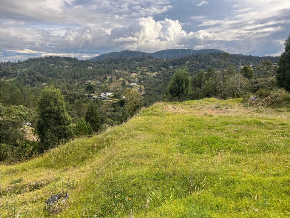 Venta de Lote en Alto del Escobero Unidad Cerrada Cerca de Colegios