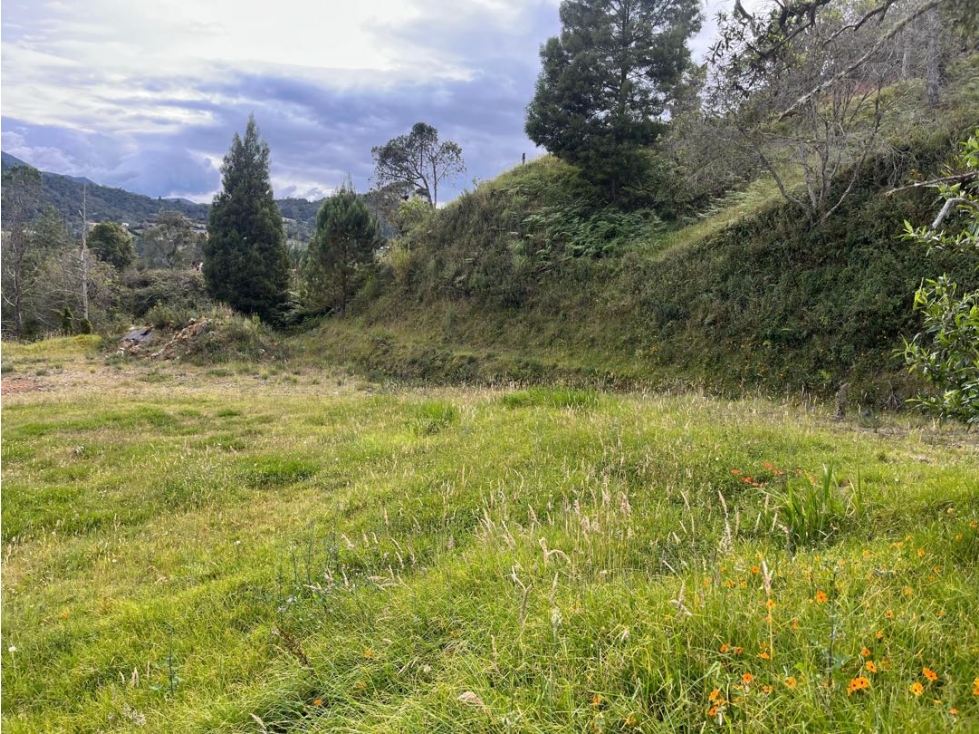 Venta de Lote en Alto del Escobero Unidad Cerrada Cerca de Colegios — foto 4