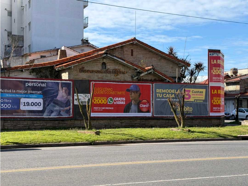 VENTA DE LOTE 17x17 , SOBRE AV. INDEPENDENCIA E ITUZAINGÓ.