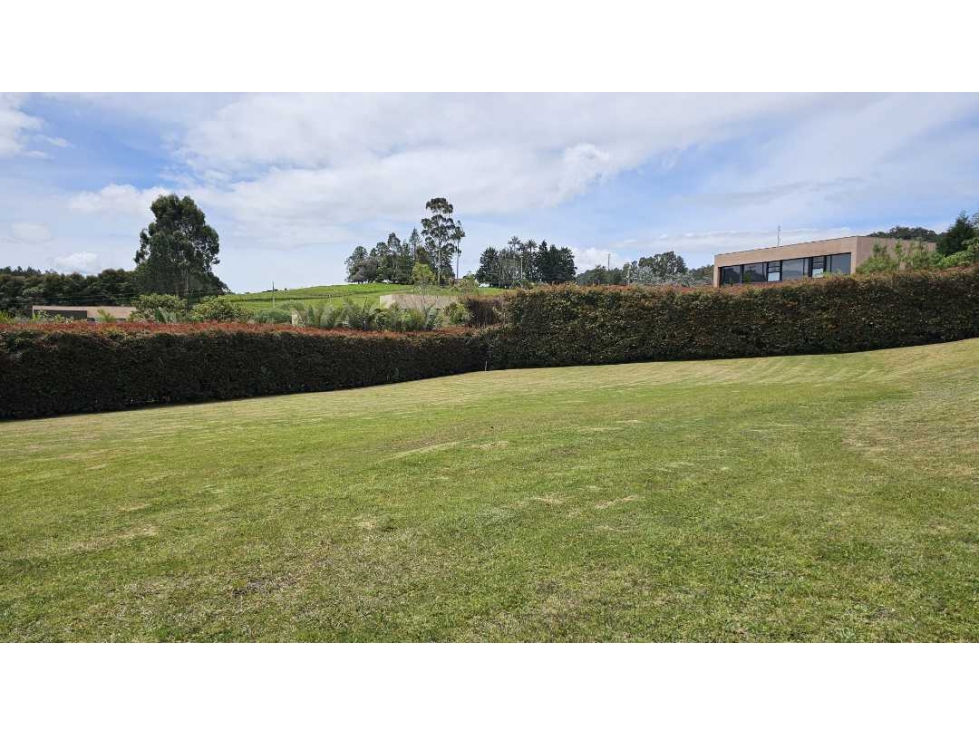Venta de lote alto de las palmas unidad cerrada — foto 2
