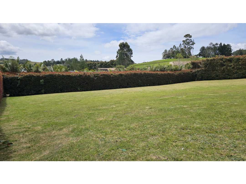 Venta de lote alto de las palmas unidad cerrada — foto 3