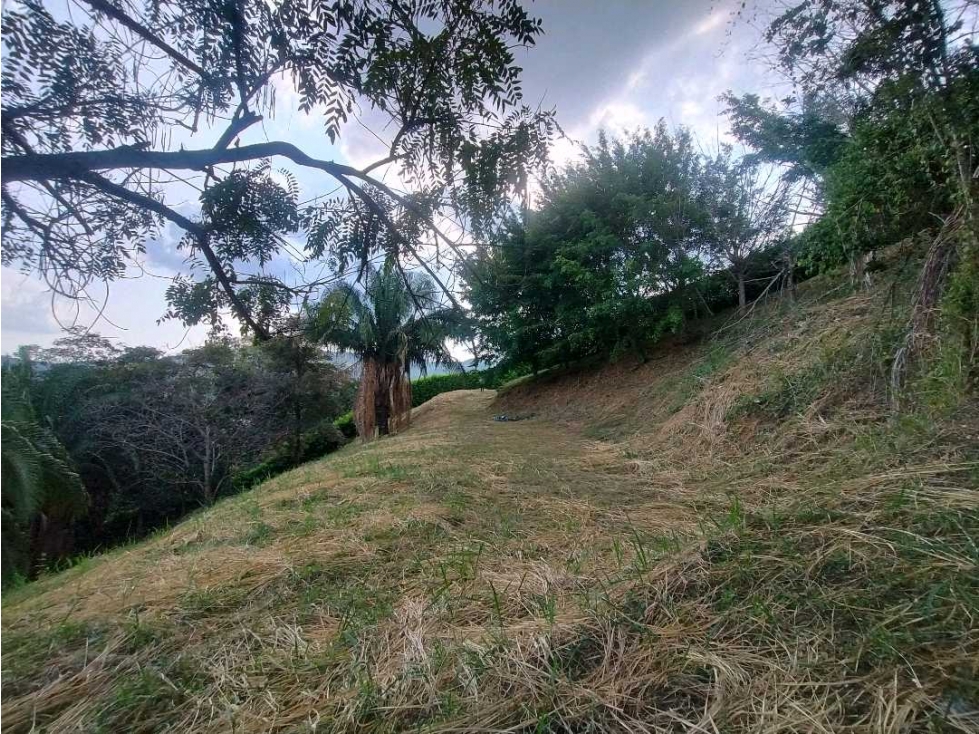 Venta de Lote de Casi Una Hectárea en Condominio en La Mesa Cundi - 2