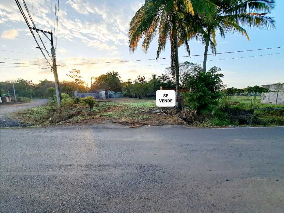 VENTA DE LOTE COMERCIAL - 3