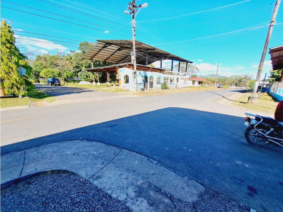 VENTA DE LOTE COMERCIAL CERCANO A TODO - 3
