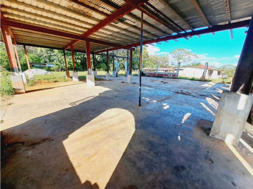 VENTA DE LOTE COMERCIAL CERCANO A TODO - 5