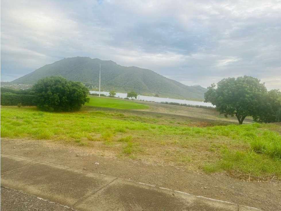 Terreno pendiente negativa en venta Urb. Montecristi Golf Club-Manabí.
