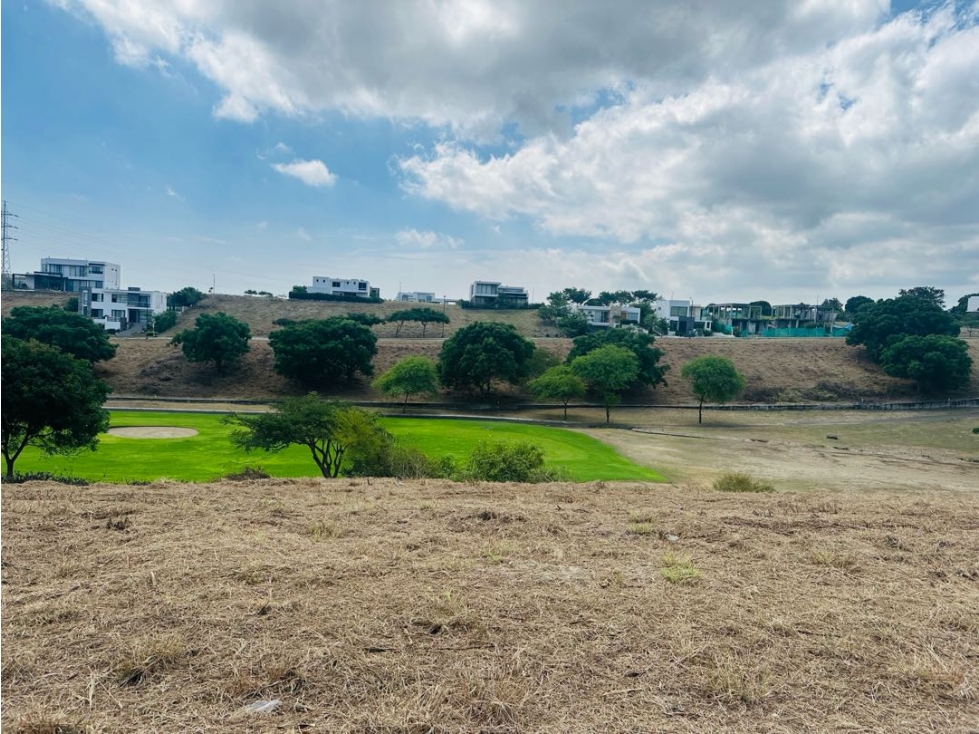 Terreno pendiente negativa en venta Urb. Montecristi Golf Club-Manabí.