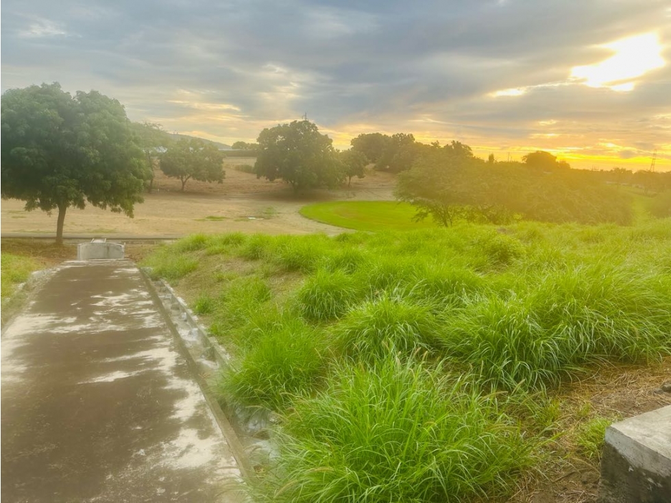 Terreno pendiente negativa en venta Urb. Montecristi Golf Club-Manabí.