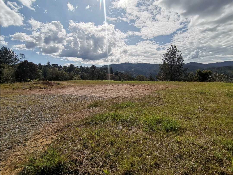 Venta de lote con vista en unidad cerrada en el retiro(LDC)