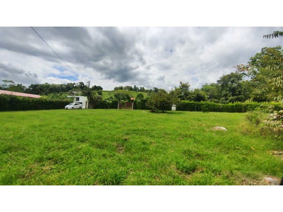 Venta de lote de 1612 M2 en 349 mill en La Mesa Cund, terreno plano
