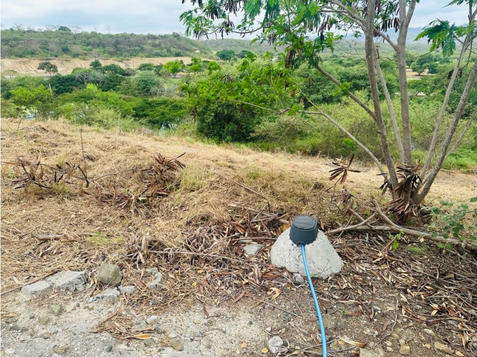 Terreno pendiente negativa en venta en Urb. Montecristi Golf-Manabí.