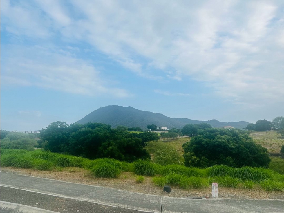 Lote en venta dentro de Urbanización Montecristi Golf Club. - 5