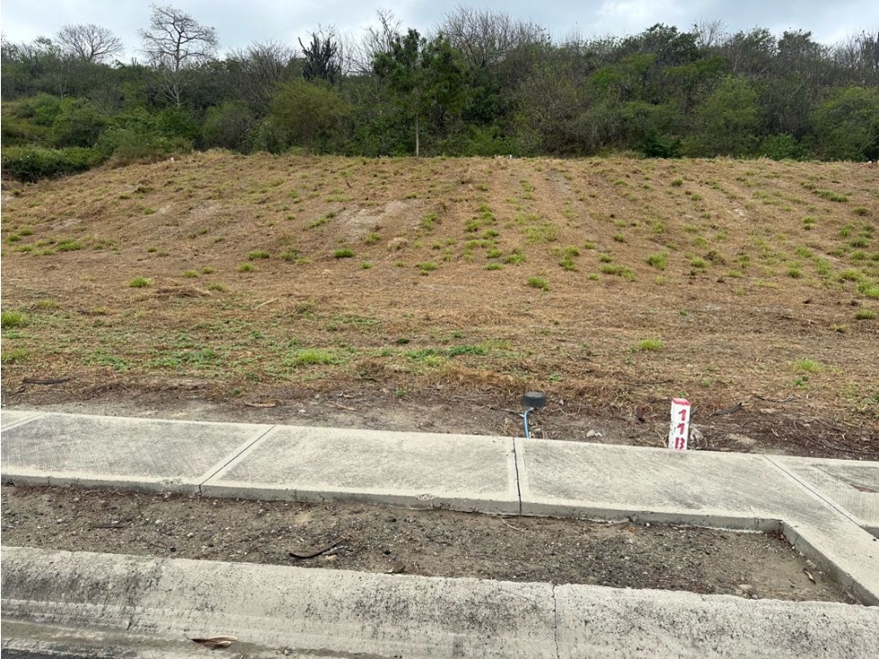 Terreno pendiente positiva en venta Urb. Montecristi Golf Club-Manabi.