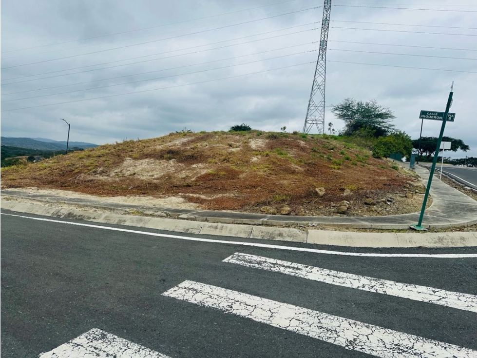 Terreno pendiente positiva en venta Urb. Montecristi Golf Club-Manabí.