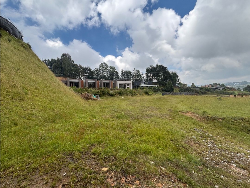 Venta de Lote en Alto de Las Palmas en Urbanización Cerrada