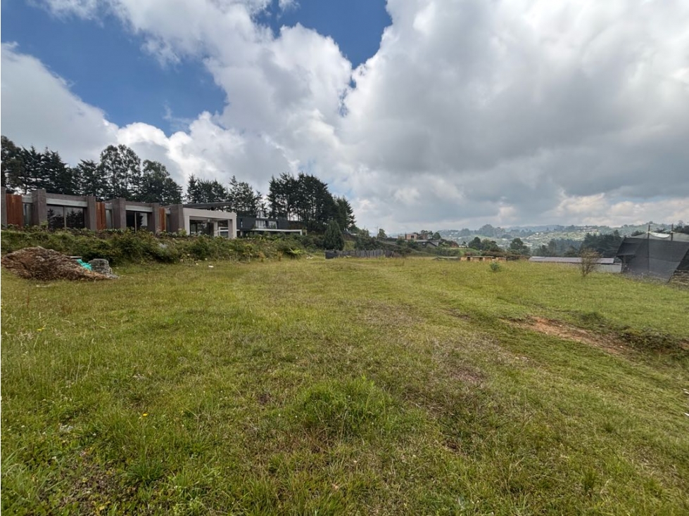 Venta de Lote en Alto de Las Palmas en Urbanización Cerrada — foto 2