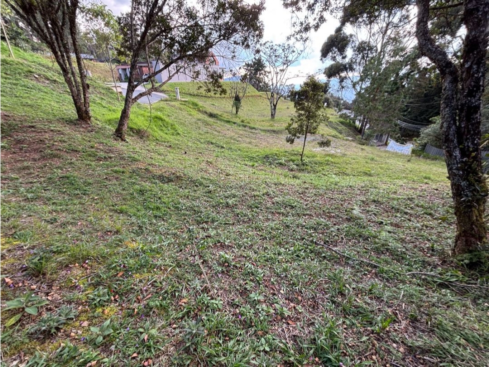 Venta de Lote en Alto de Palmas en Unidad Cerrada