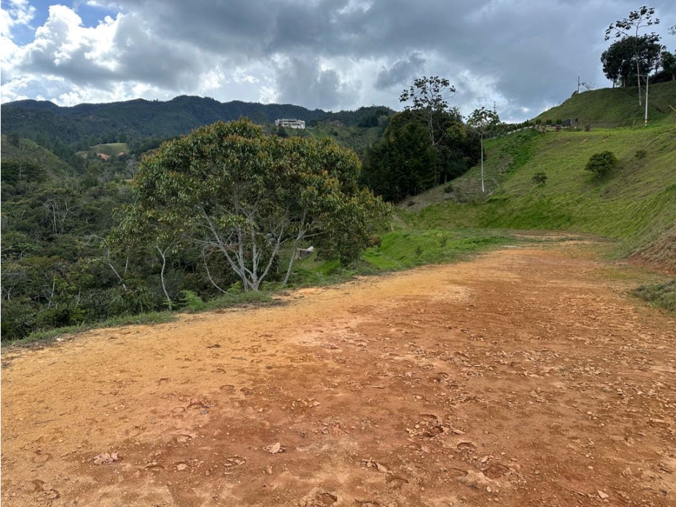 Venta de lote en El Retiro unidad cerrada