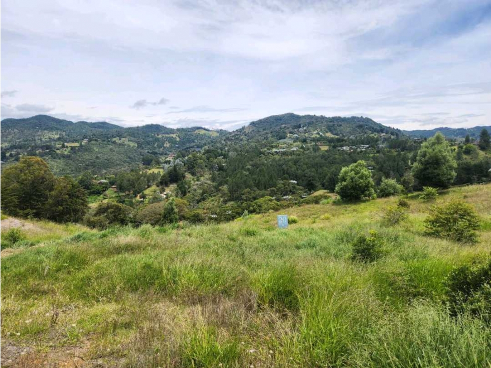 Venta de Lote en Essenza. Parcelación en variante al aeropuerto. — foto 3