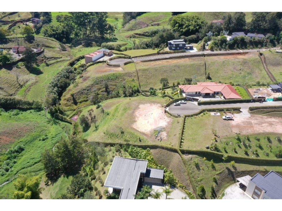 Venta de lote en exclusiva parcelación La Selva