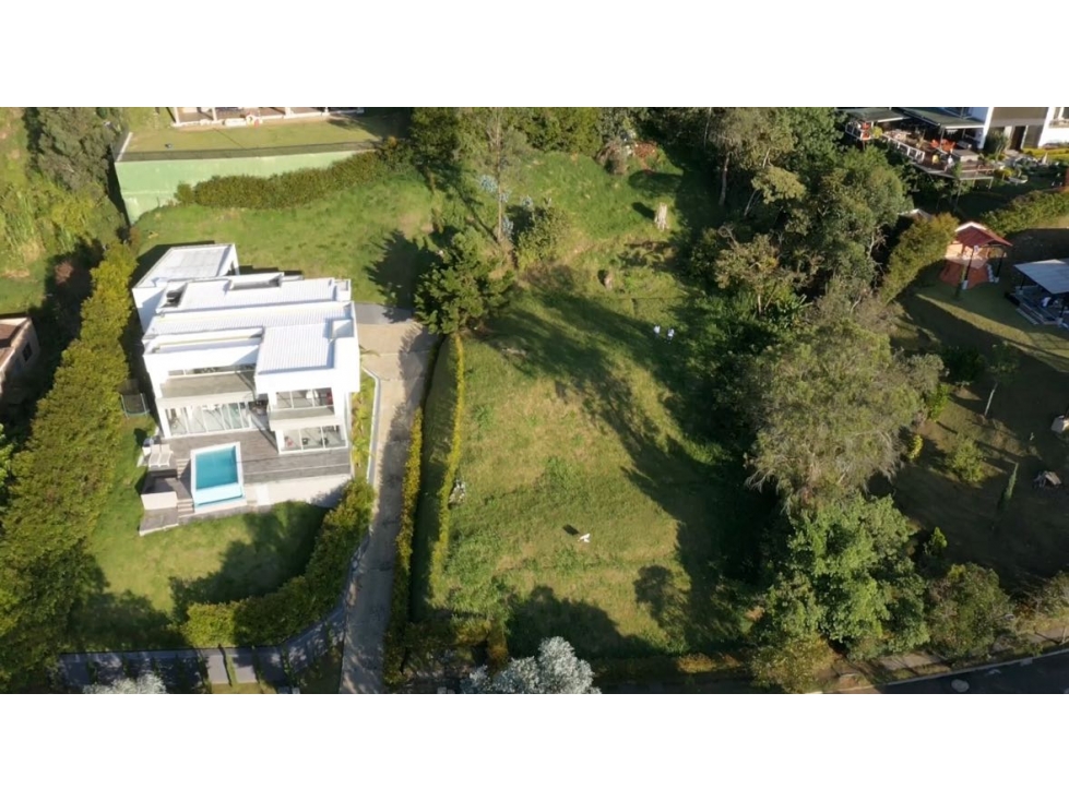 Venta de lote en exclusiva parcelación ubicada en Los Balsos