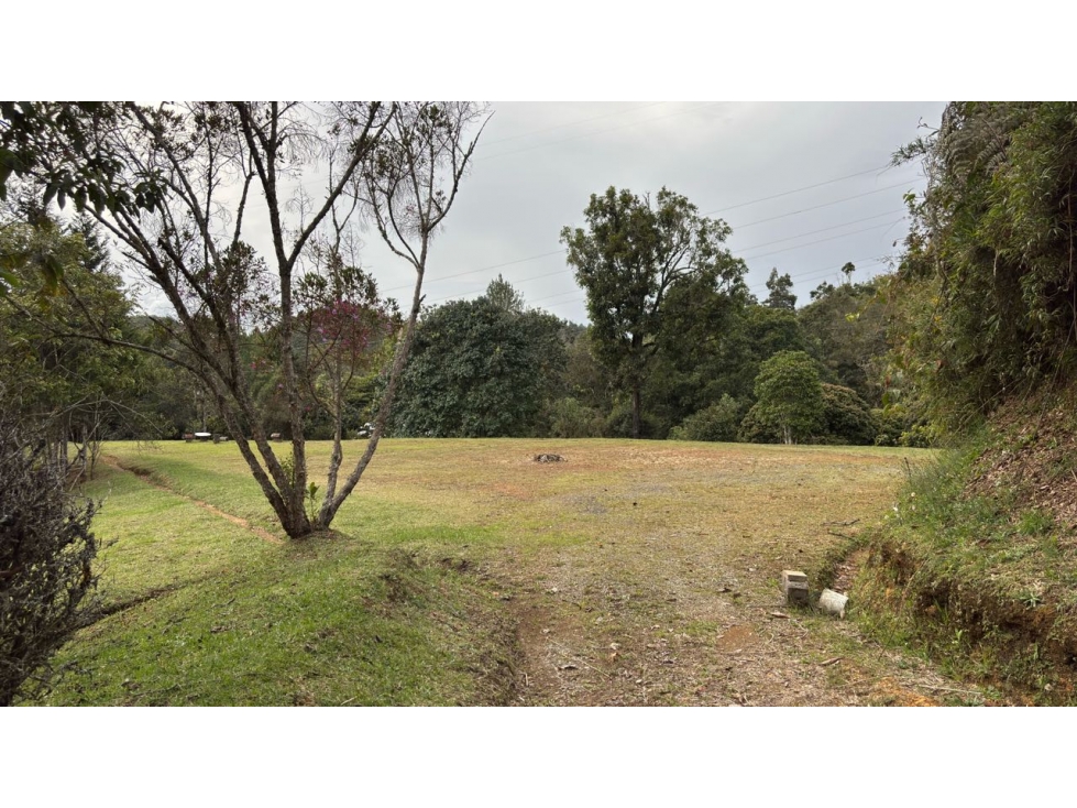 Venta de Lote en Exclusiva Parcelación El Retiro Sector Los Salados
