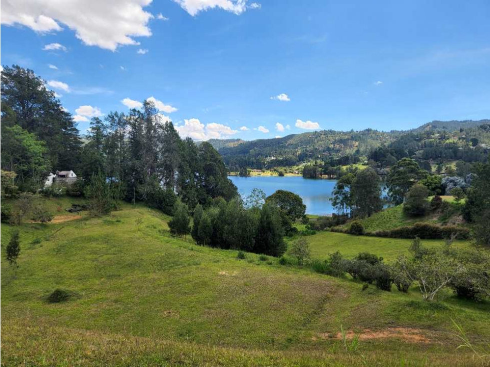 Venta de lote en Juanito Laguna. Espectacular vista al lago. — foto 2