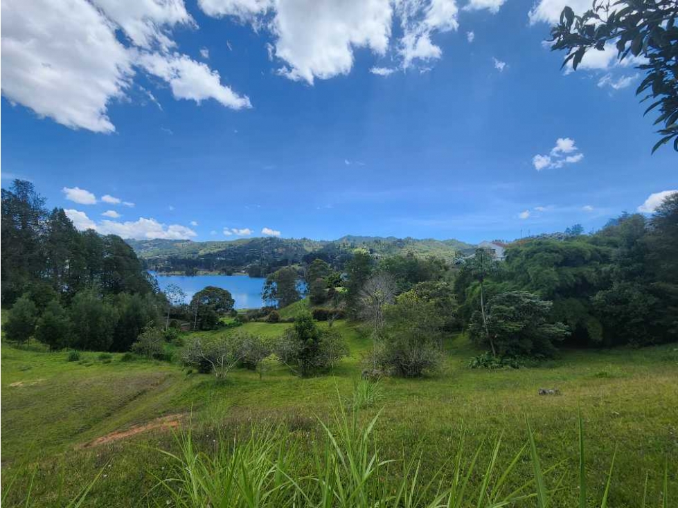 Venta de lote en Juanito Laguna. Espectacular vista al lago. — foto 3