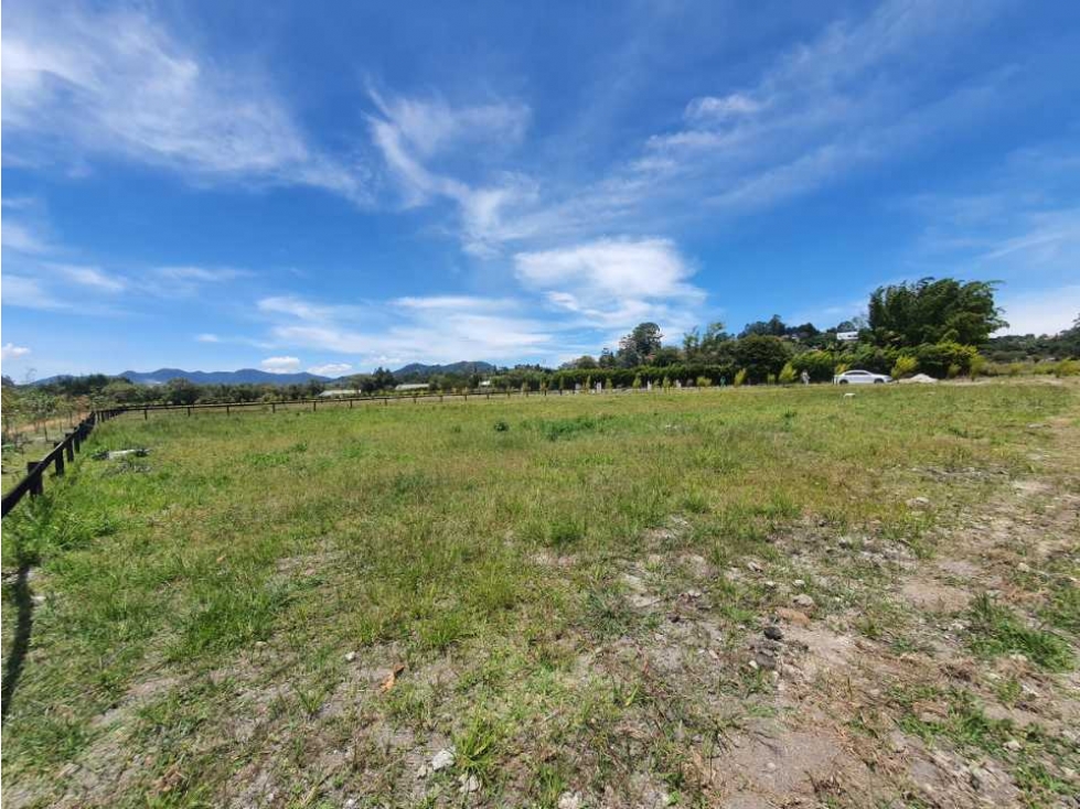Venta de Lote en Llanogrande. Unidad cerrada, contigüa al club. — foto 3