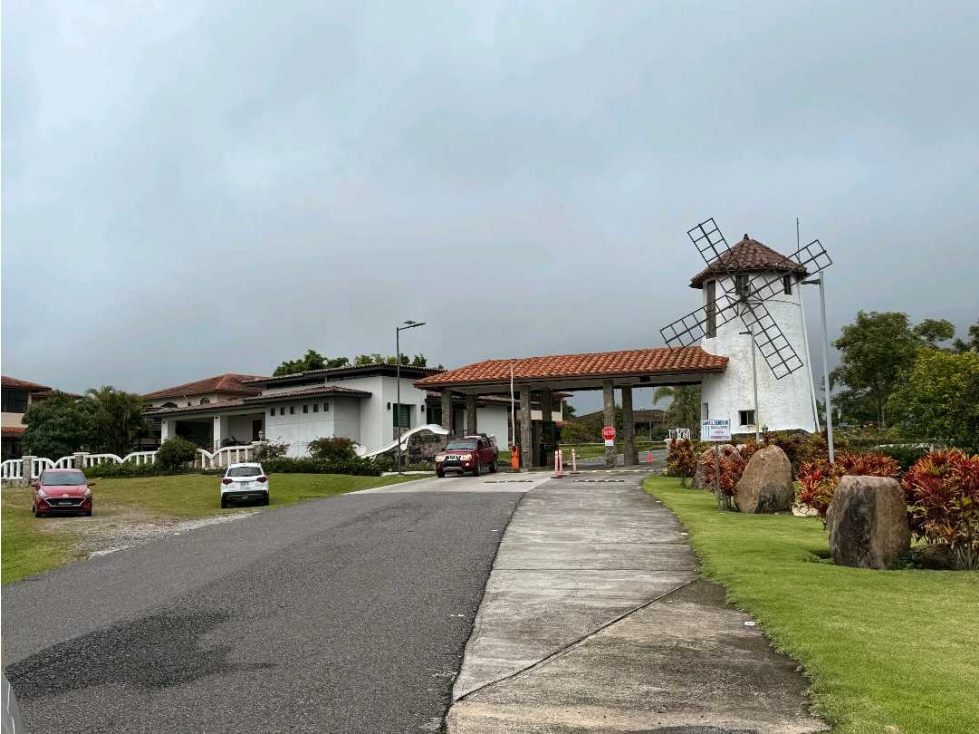VENTA DE LOTE EN LOS MOLINOS 1,313 METROS DE ESQUINA