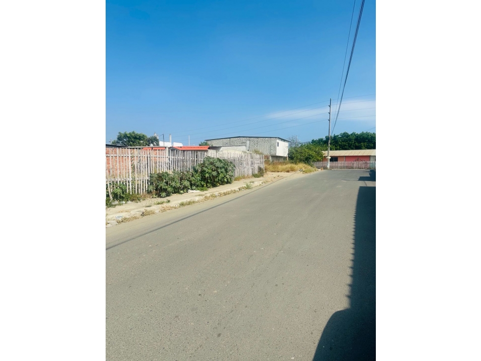 Lote en venta en Manta, Sector Costa Azul.