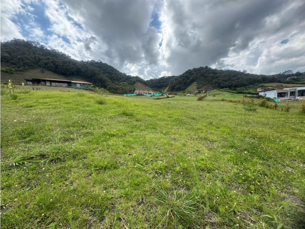 Venta de lote en unidad cerrada en la ceja LDC