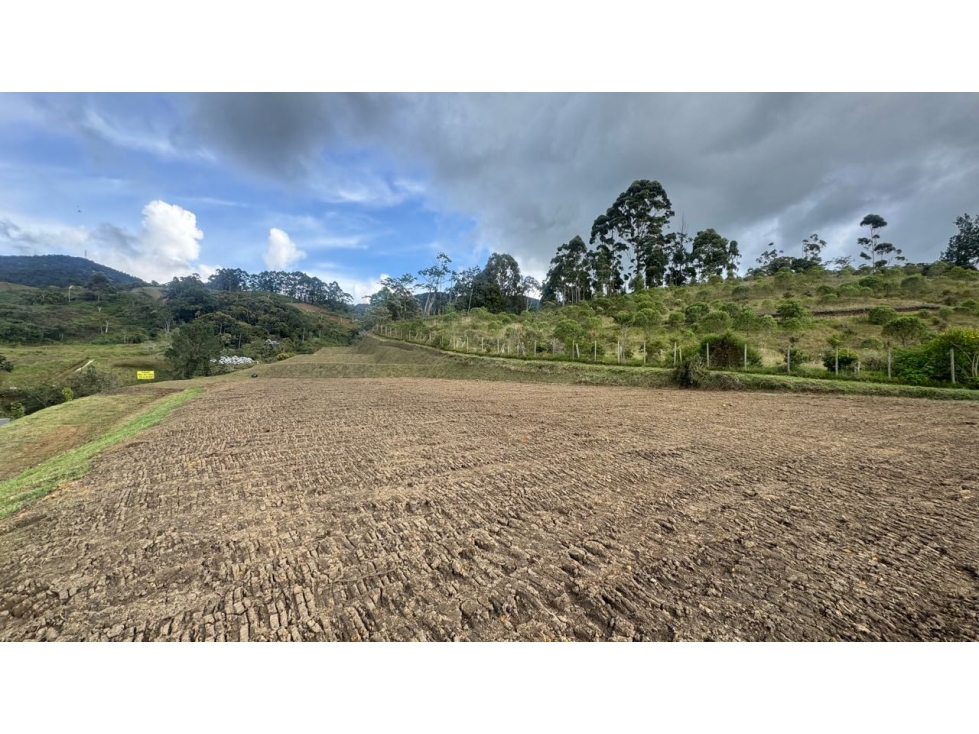 Venta de lote en unidad cerrada via san Antonio la ceja sector el Yaru