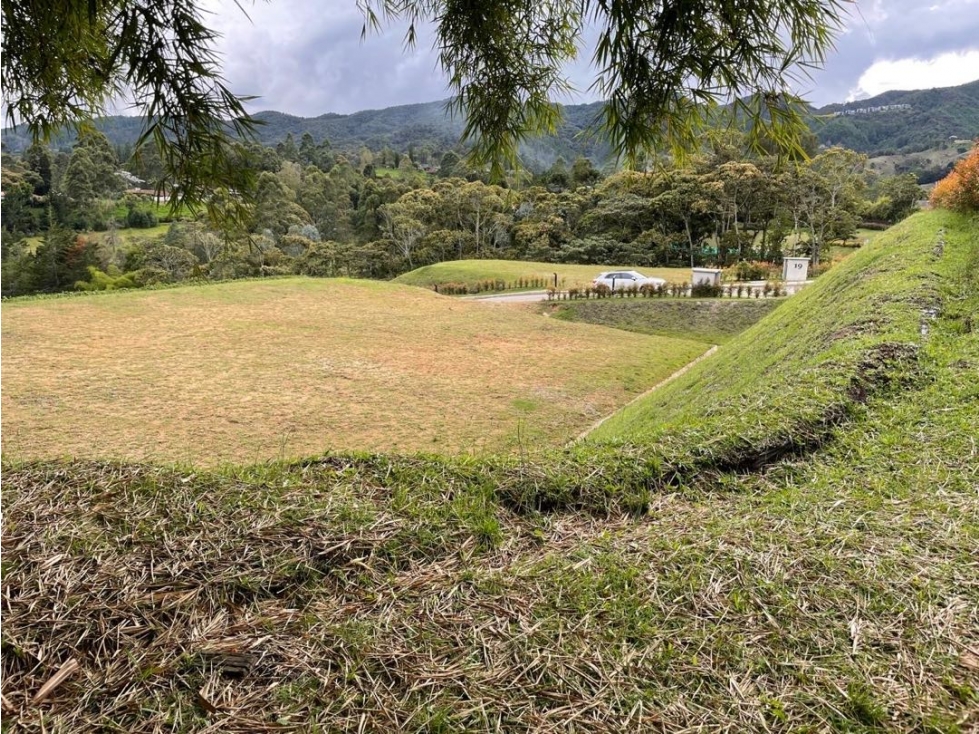 Venta de lote en unidad cerrada en el retiro sector Fizebad