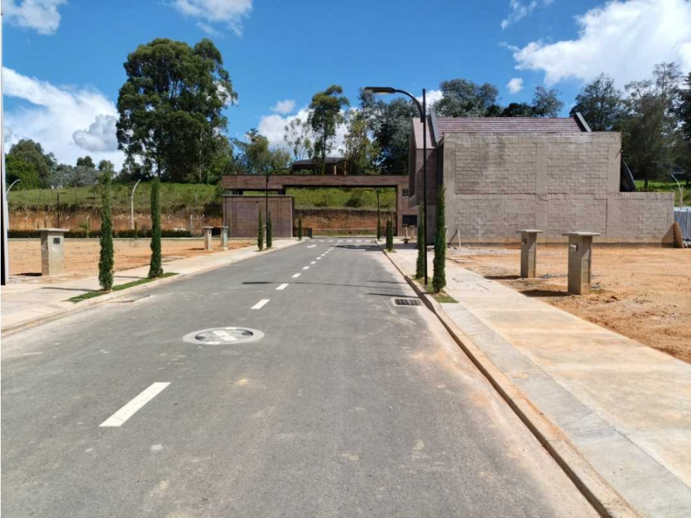 Venta de lote en unidad cerrada en La Ceja - 1