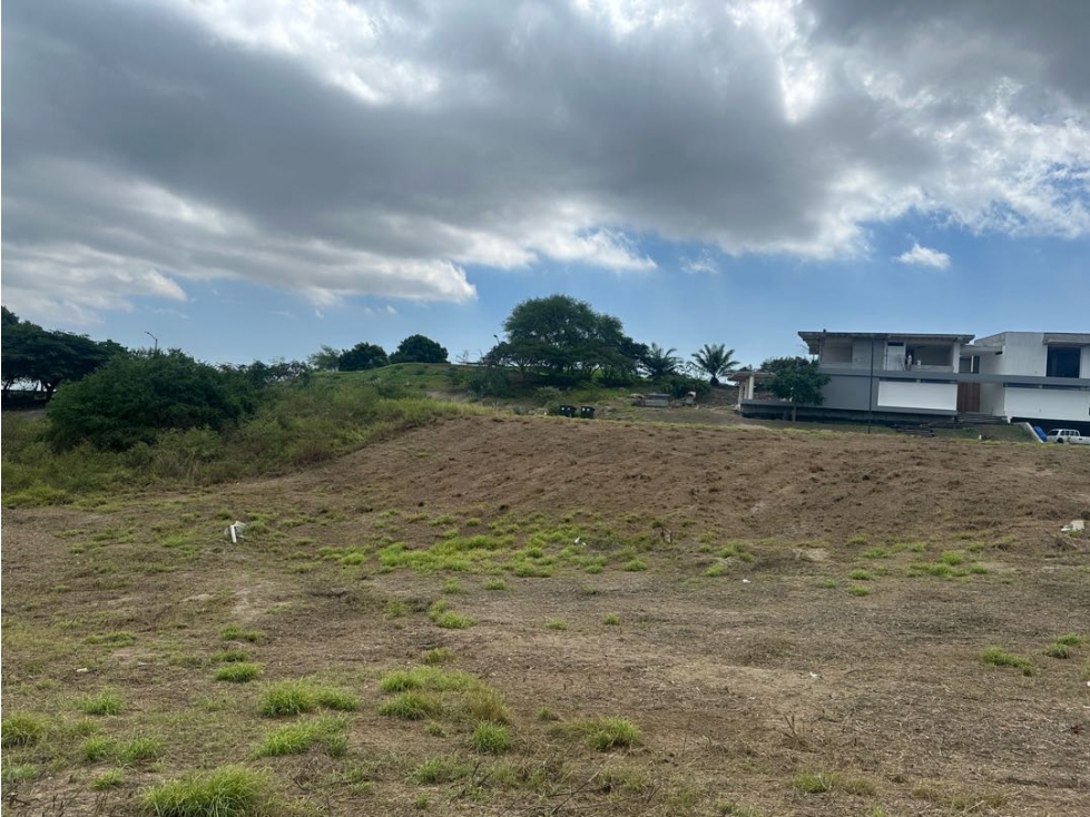 Lote pendiente negativa en venta Urb. Montecristi Golf Club-Manabí. — foto 2