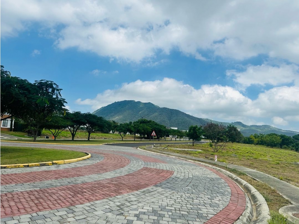 Lote pendiente negativa de venta Urb. Montecristi Golf Club-Manabí. — foto 2