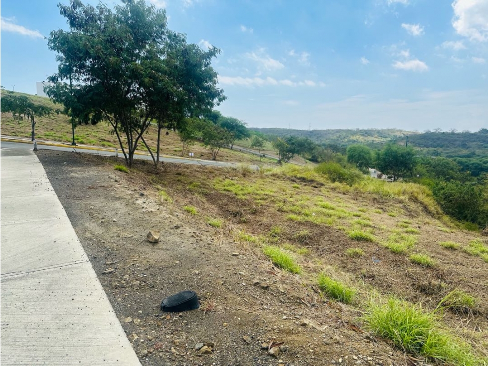 Terreno pendiente negativa en venta Urb. Montecristi Golf Club-Manabí.