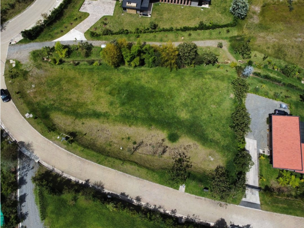 Venta: Espectacular Lote Esquinero en Montesereno | El Retiro — foto 3