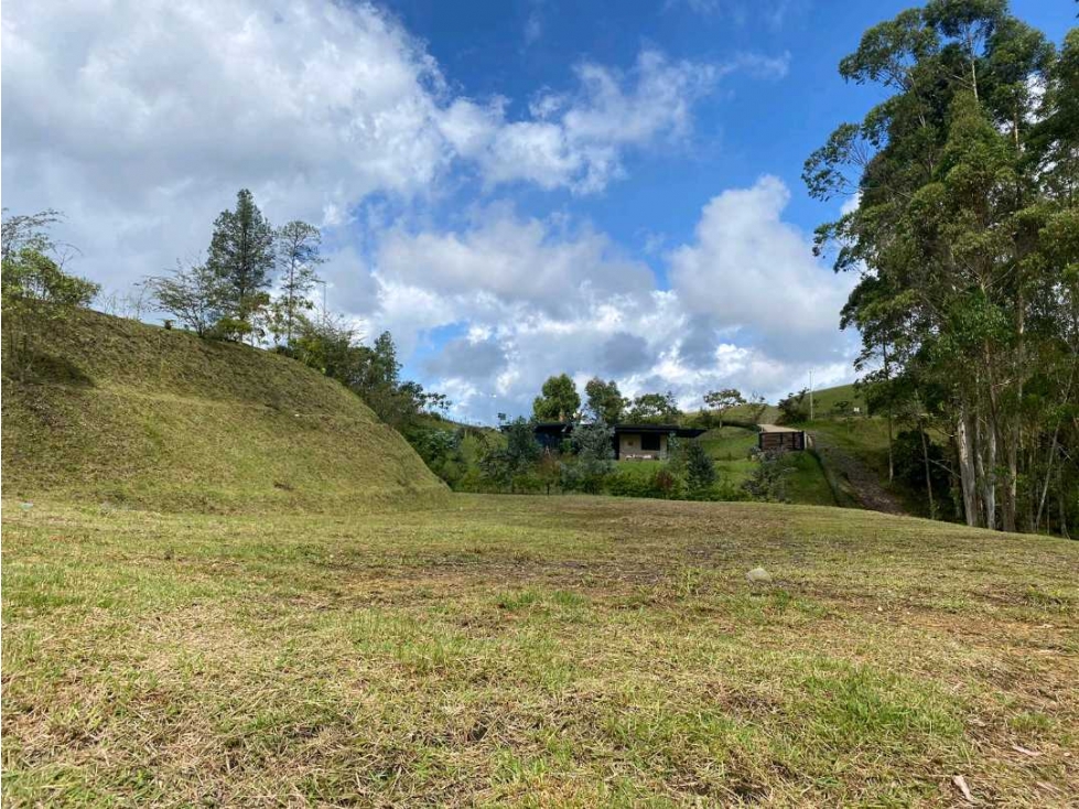 VENTA DE LOTE MUY BIEN UBICADO EN UNIDAD CERRADA EN EL RETIRO