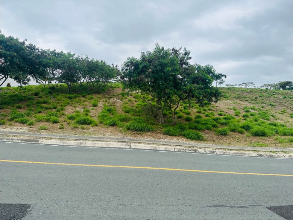 Lote pendiente positiva en venta Montecristi Golf Club-Manabí. - 1