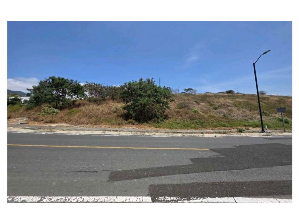 Lote pendiente positiva en venta Montecristi Golf Club-Manabí. - 4