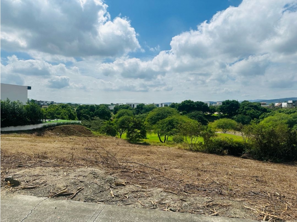 Terreno pendiente negativa en venta Urb. Montecristi Golf Club-Manabí.