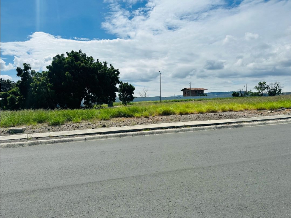 Lote en venta dentro de Urb. Montecristi Golf Club-Manabí. - 2