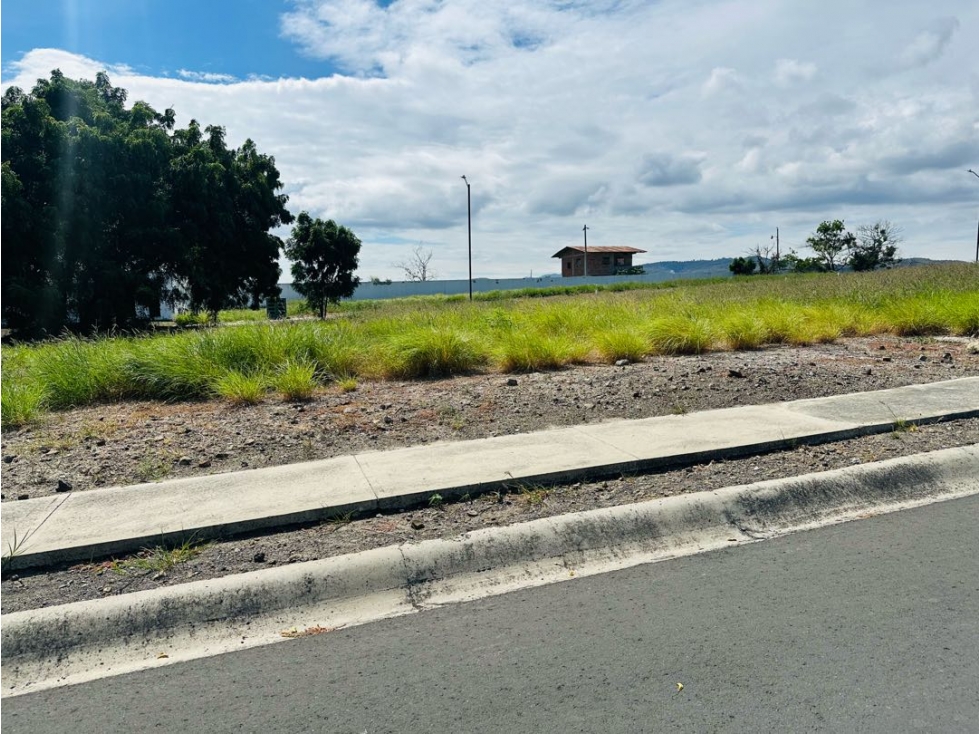 Lote en venta dentro de Urb. Montecristi Golf Club-Manabí. - 3
