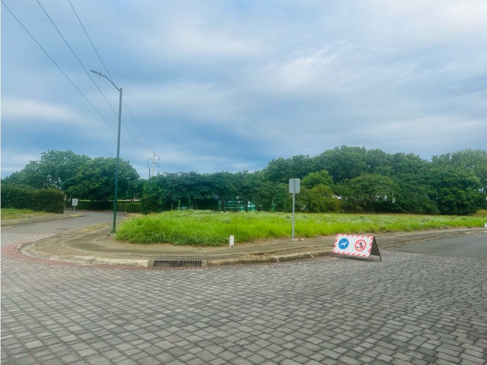 Lote plano de venta en Urb. Montecristi Golf Club-Manabí. — foto 4